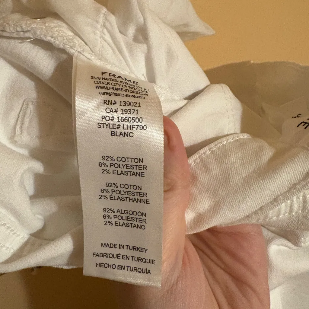 Frame Le High Flare Jeans in Blanc - Image 8