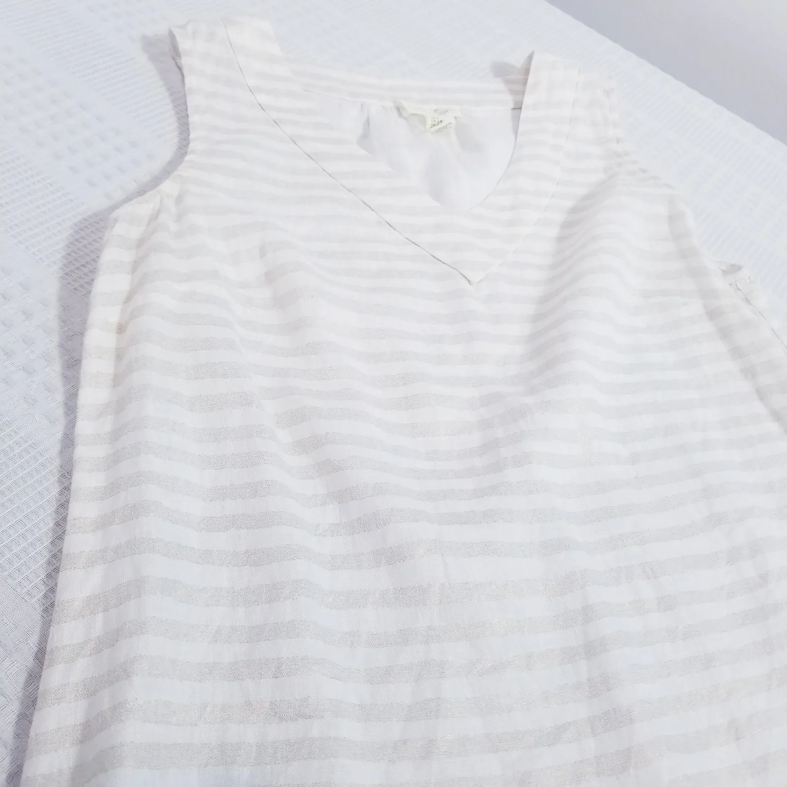 Lucy & Laurel 100% Linen Gold Metallic Blouse - Image 7