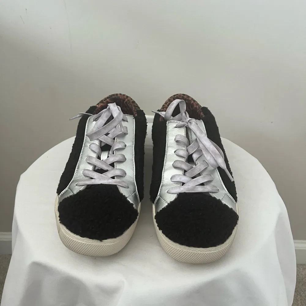 Vince Camuto Miley Sneaker Shearling-Animal Print Women's sz 10 - Image 3