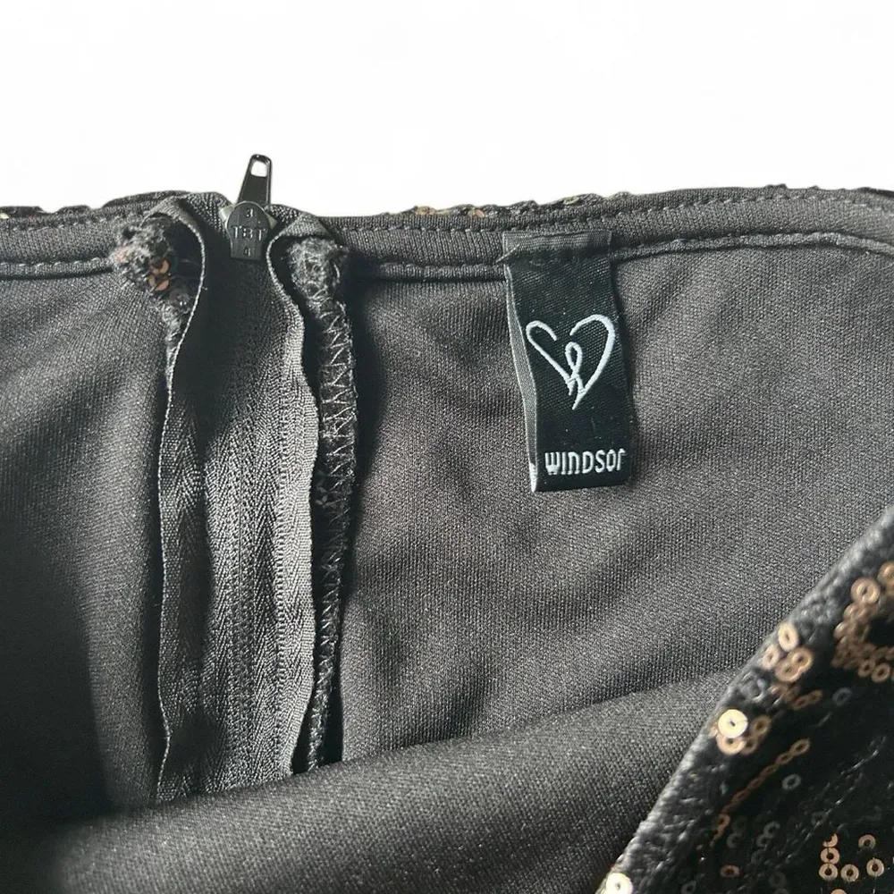 Stunning Black & Gold Paisley Velvet/ Sequin Mini Skirt,Size S - Image 4