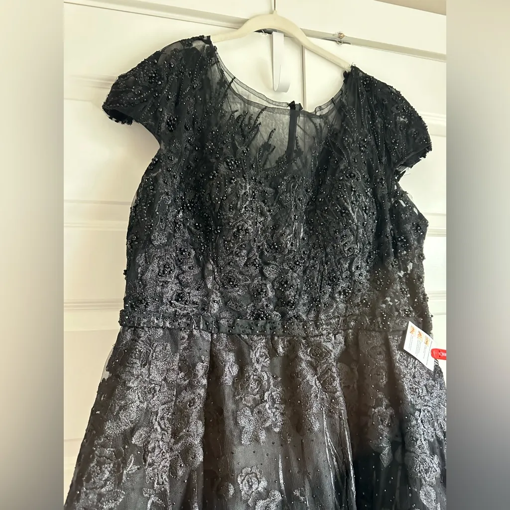 Mac Duggal Embellished Floral Cap Sleeve A Line Gown Black‎ 20405- NwT - Image 8