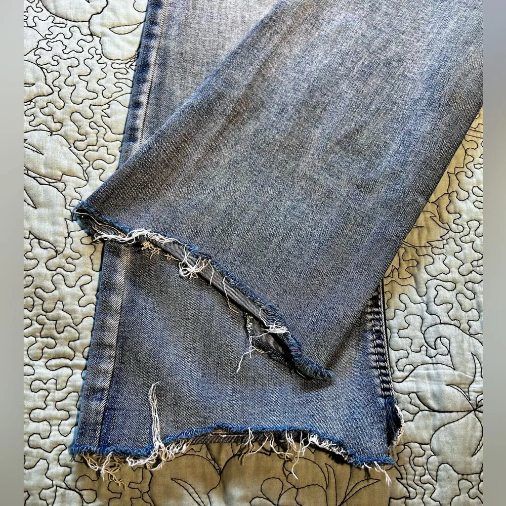 SILVER Suki Slim Boot Medium Rise Frayed Raw Edge Jeans with Back Pockets Sz 30 - Image 4