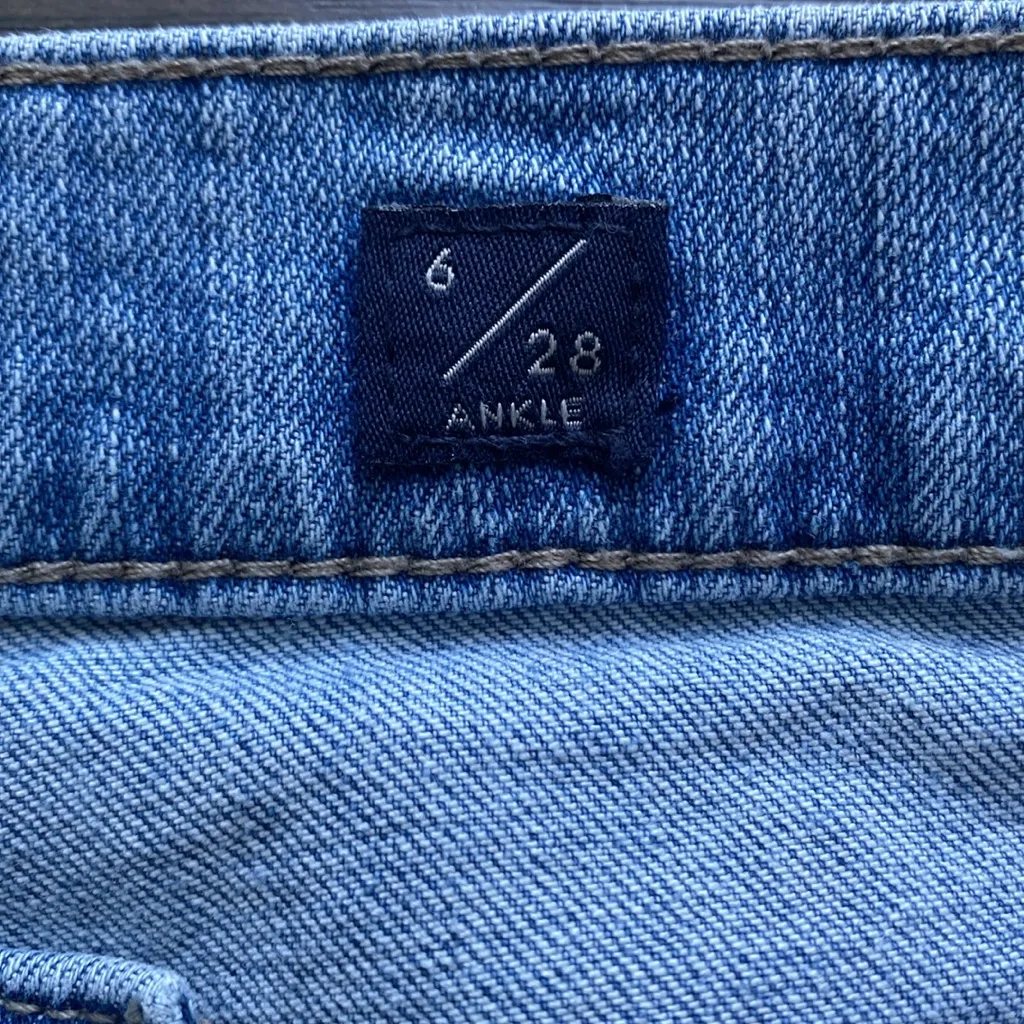 LUCKY BRAND High Rise Mom Jean Womens Sz 28 Light Wash Blue - Image 4