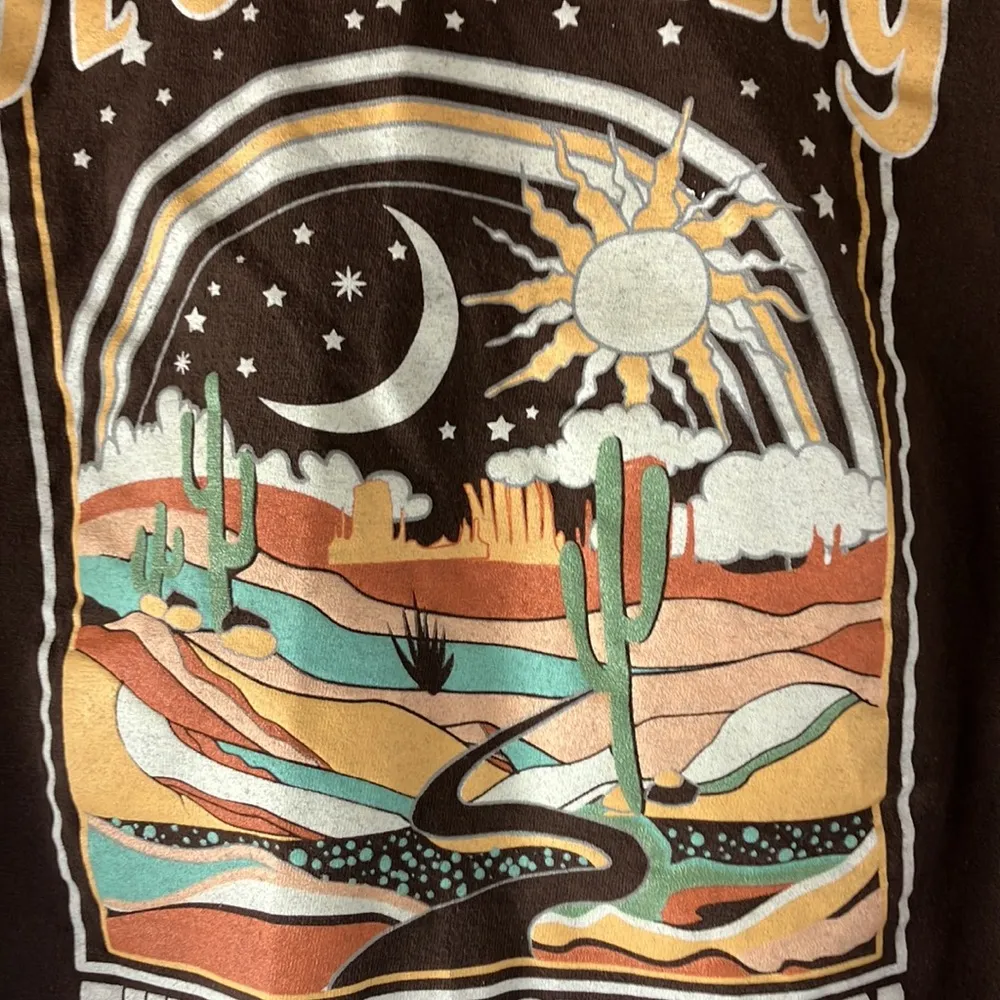 Urban Nation Desert Dreaming Everyday Optimism large brown cropped graphic tee - Image 3
