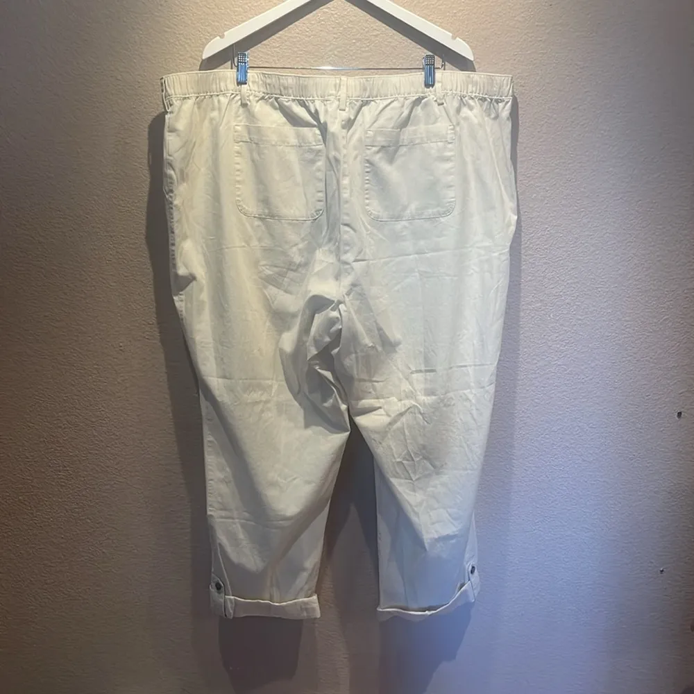 Lands’ End Women’s Light Khaki Mid Rise Straight Leg Button roll cuff pants 24W - Image 10