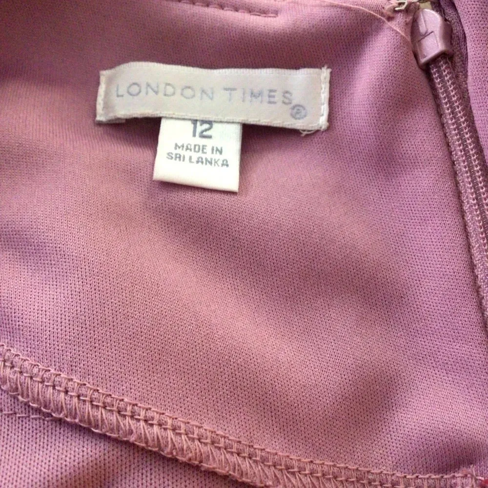 London Times Women’s Size 12 Cocktail Dress with Flower Broach Shimmery Tiered - Image 4