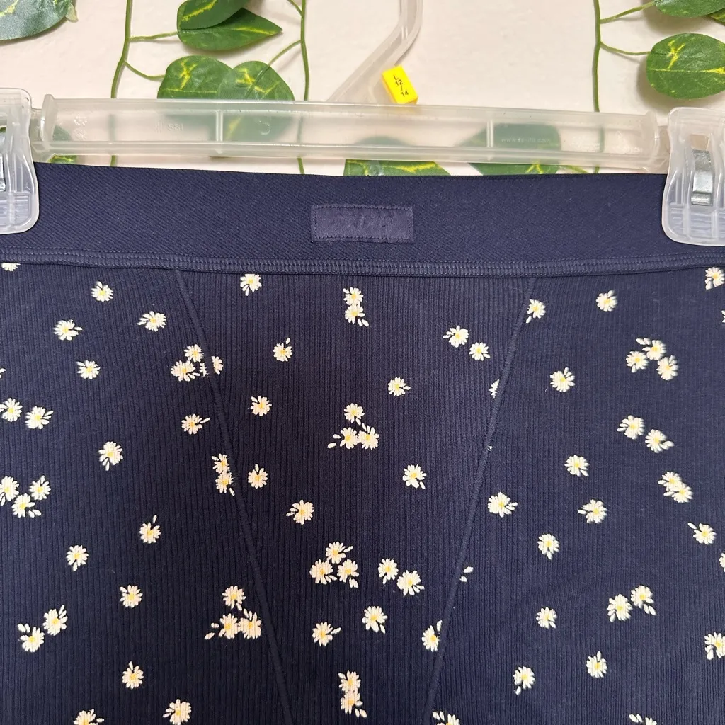 NWOT SKIMS cotton Ribbed Biker Shorts Navy With Floral Print Size XS - Image 3