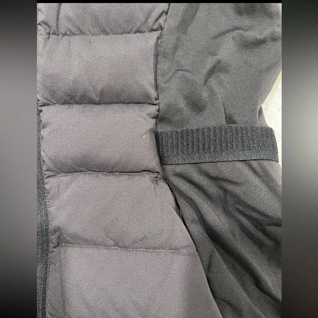 NWT HALARA down Puffer Vest size XS. Deep pockets on side. Warm and cozy! - Image 3