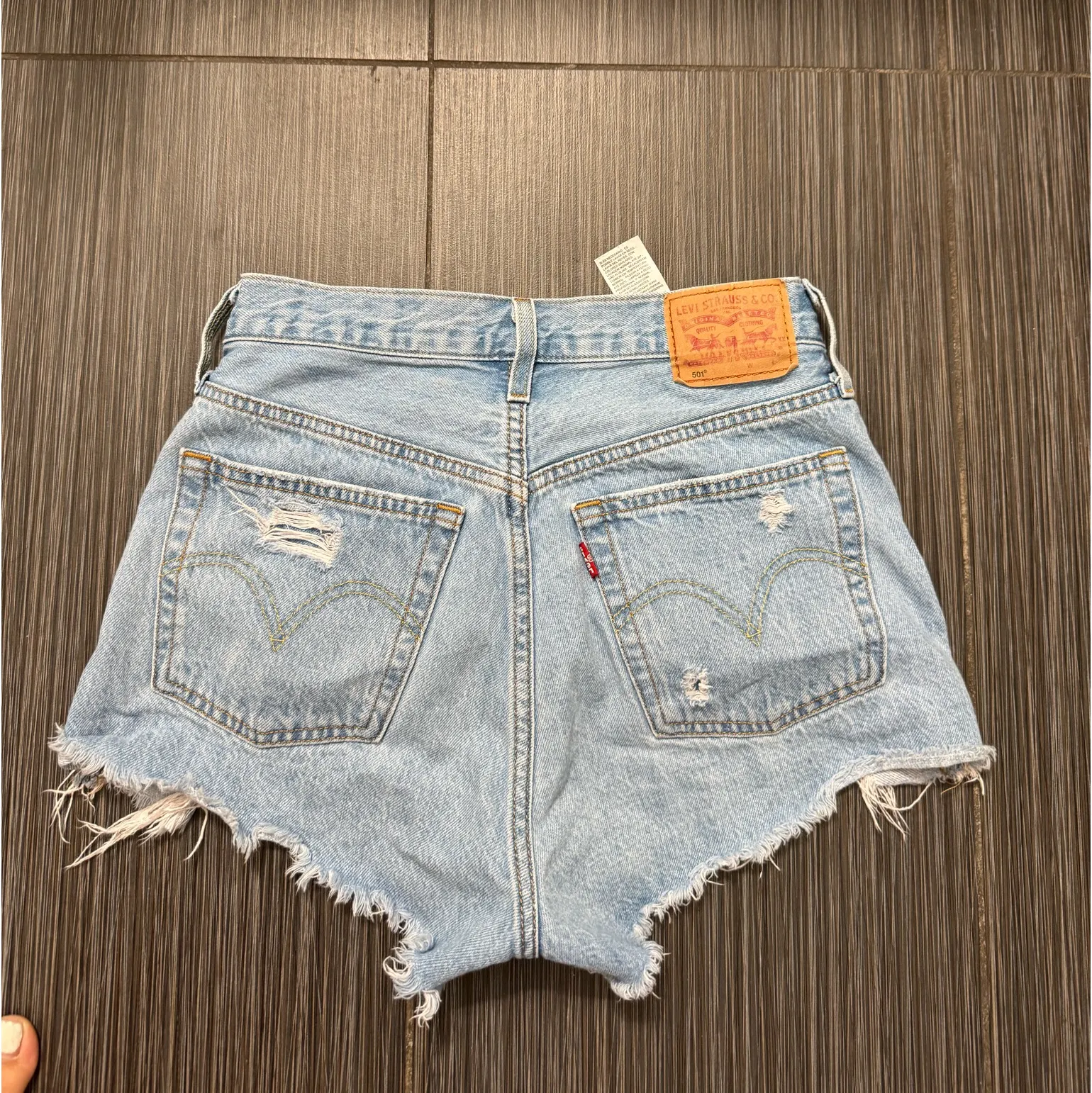 levi’s 501 shorts ripped cut-off size 25 - Image 2