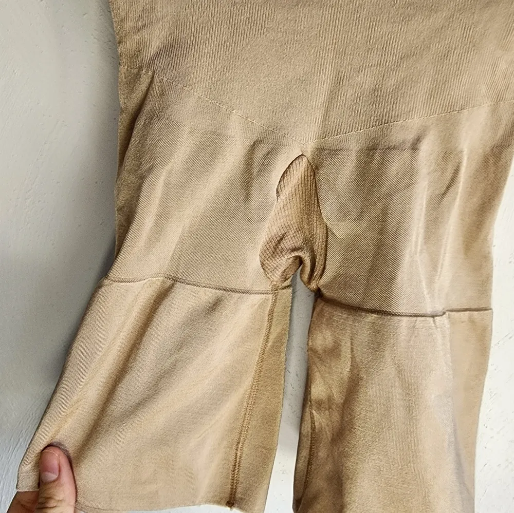 Spanx shorts size small - Image 3