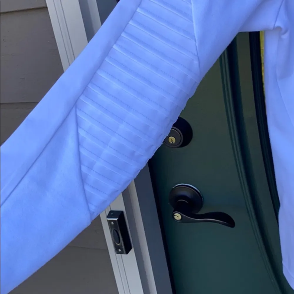 Avia white hoodie NWOT, Medium - Image 2