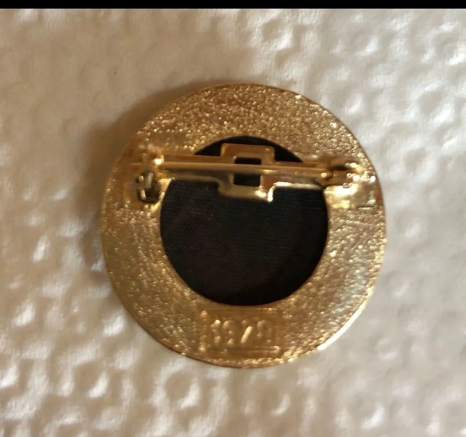 Vintage “1928” Gold Tone Flower Pin Brooch - Image 5