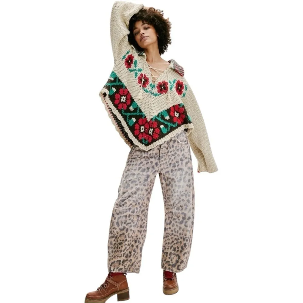 NWT Free People Julie Girl Poncho Cream Floral Long Sleeve Knit Sweater M Rare - Image 3