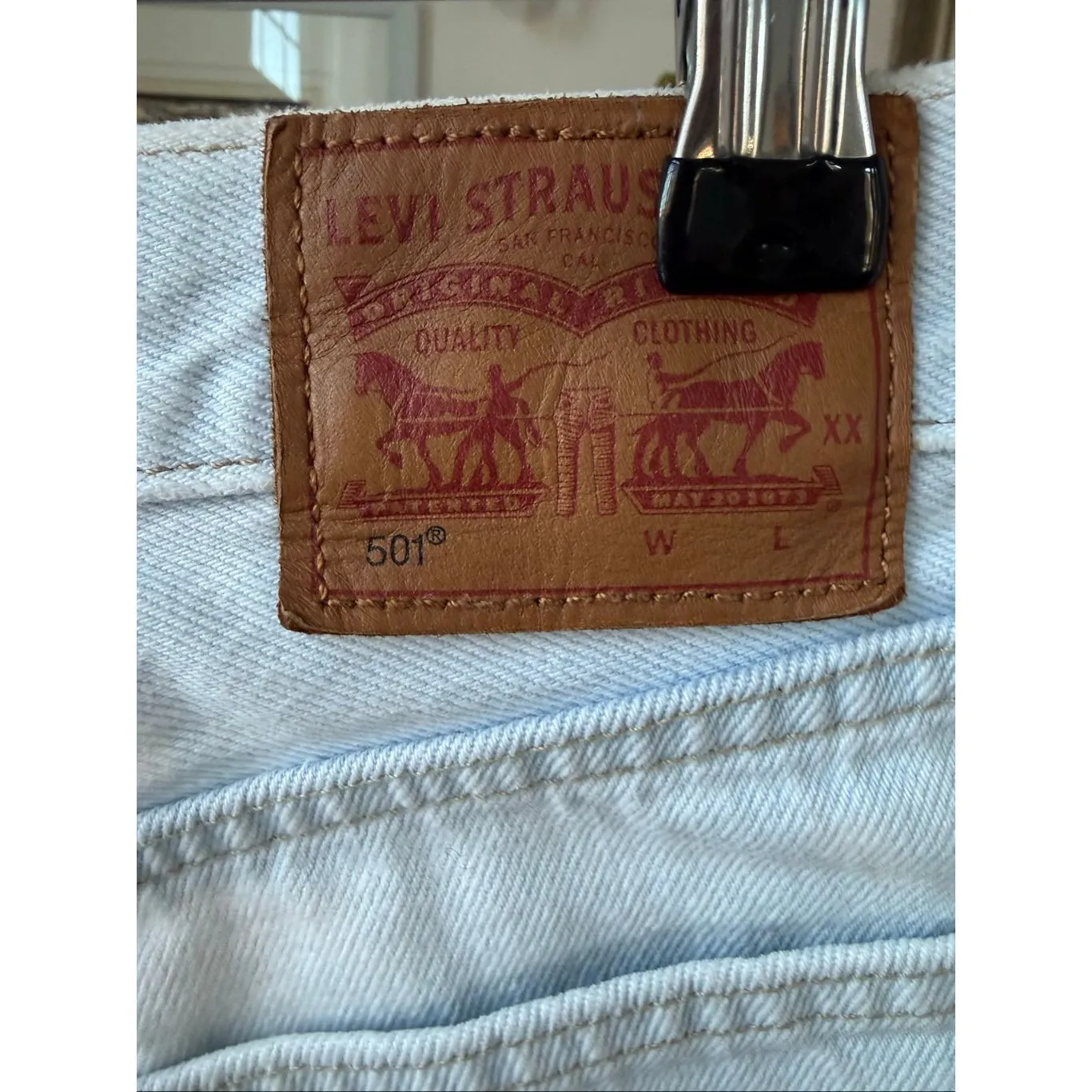 Levi’s 501 White Cut Off Denim Shorts 26 - Image 6