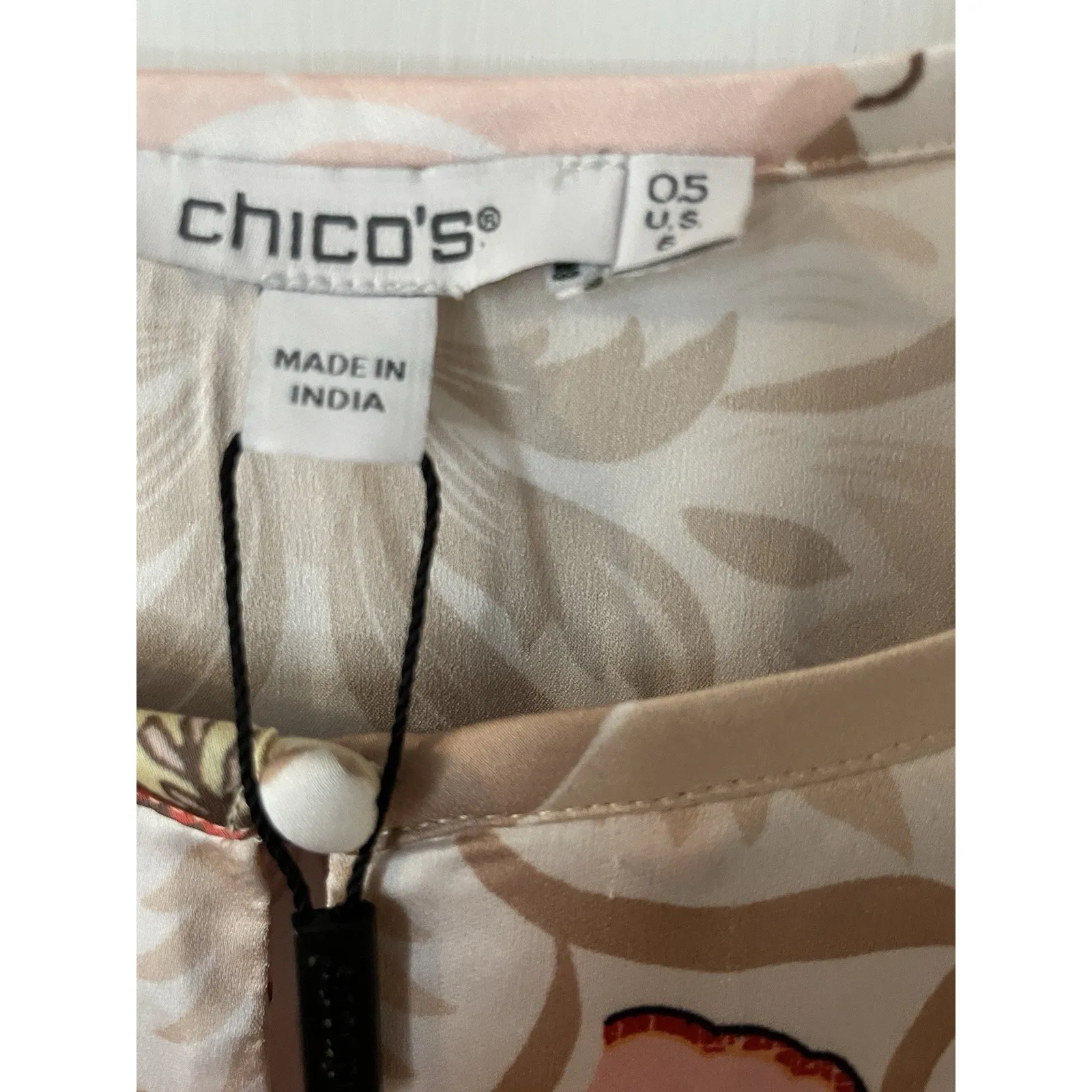 New Chico's Sz 2-4 Floral Flair Porcelain Rose Flowy Sleeves Shirt Blouse Silky - Image 2