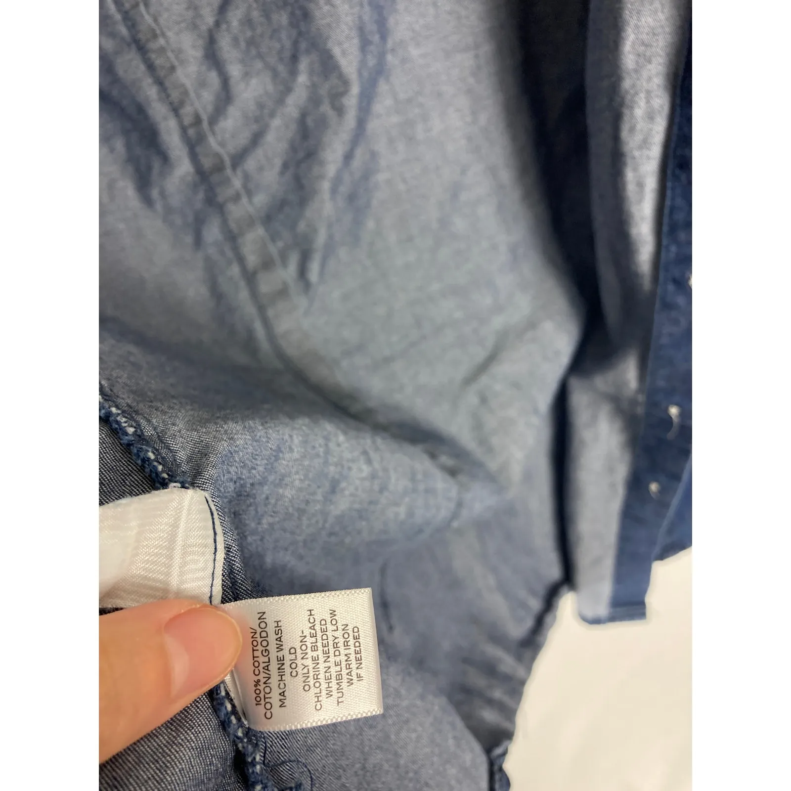 Ann Taylor LOFT Blue Long Sleeve Chambray Button Up Shirt Size Large - Image 4