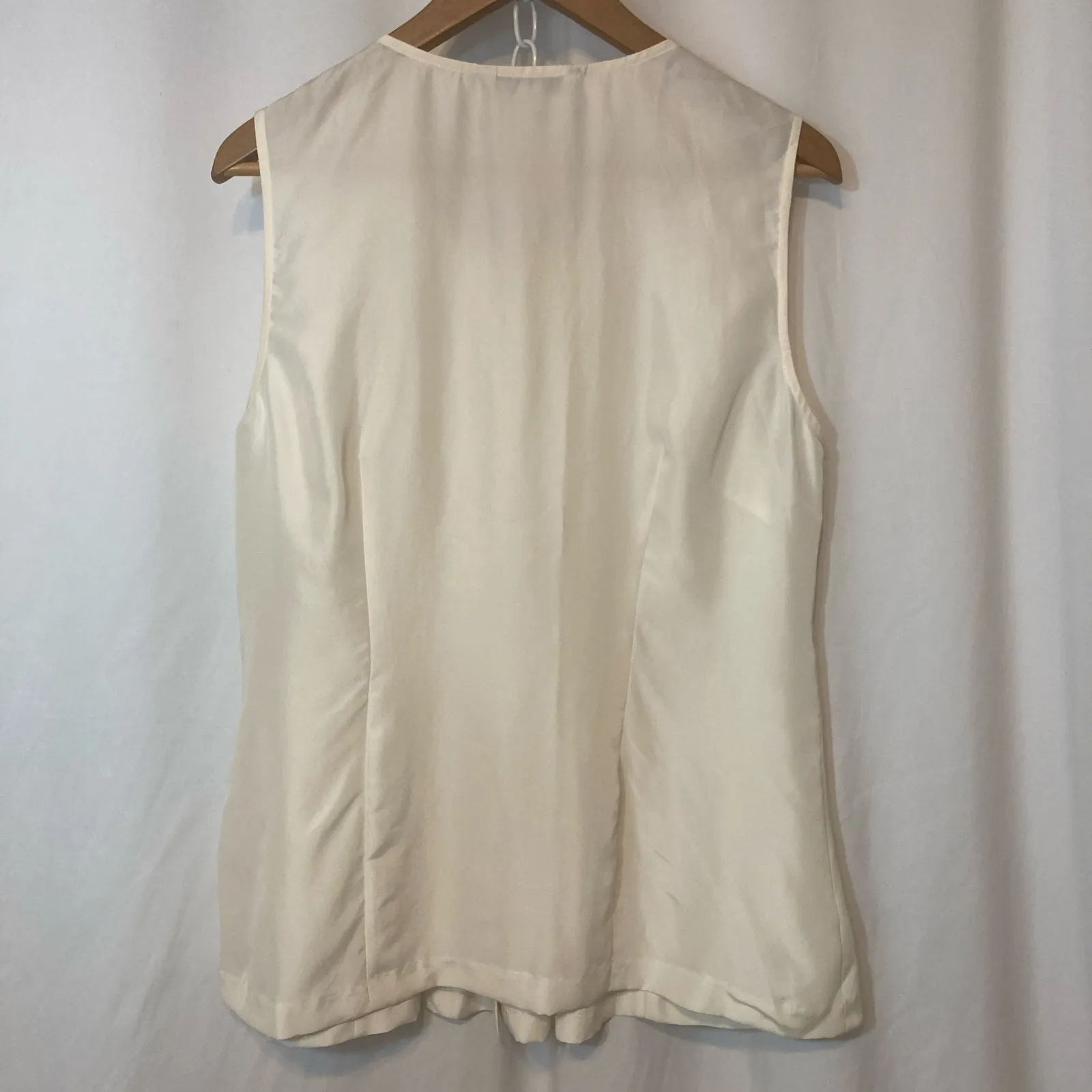 NWT Pendleton 100% Silk Ivory Pleated Sleeveless Button Up Tank Blouse Top - Image 10