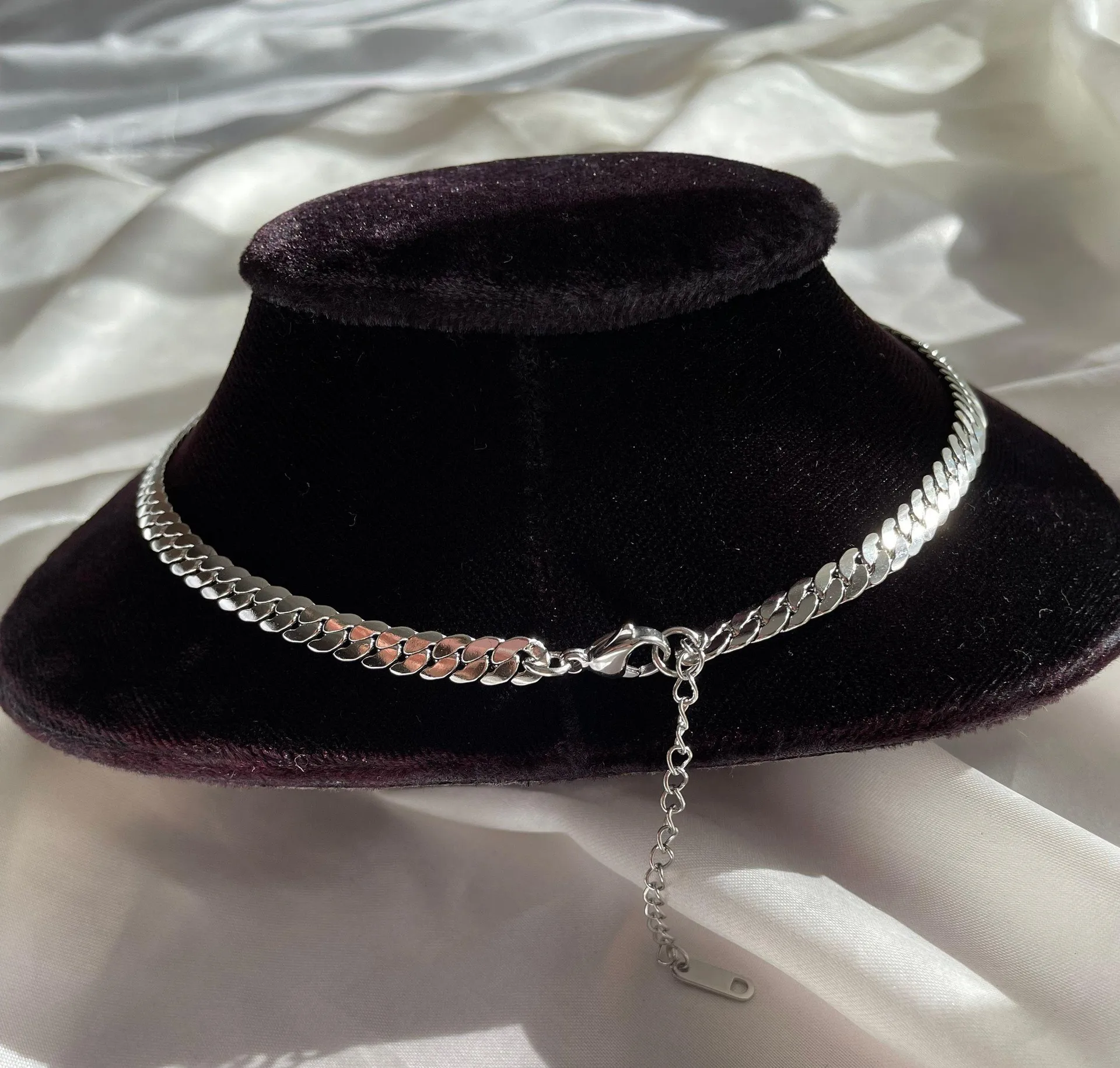 NEW Silver Heart Pendant Chain Choker Necklace - Image 4