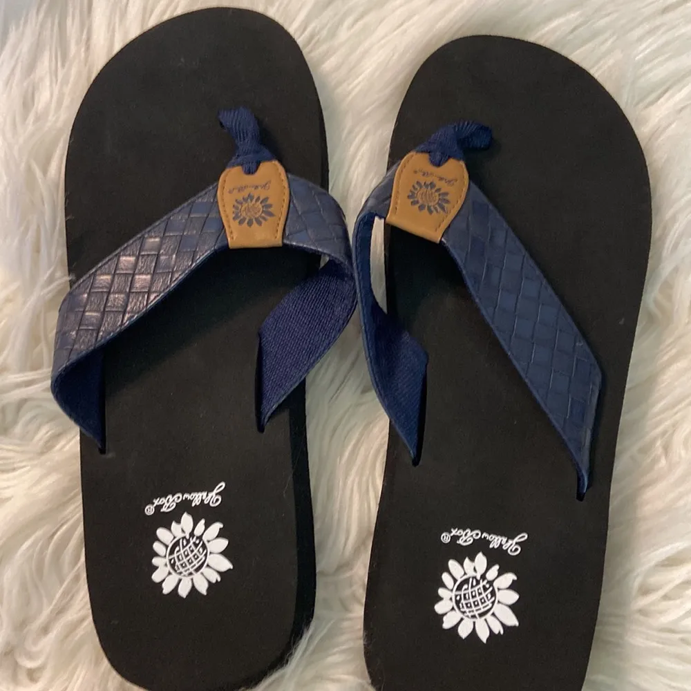 Yellow Box Slippers size 10 brand new never been worn navy blue color - Image 7