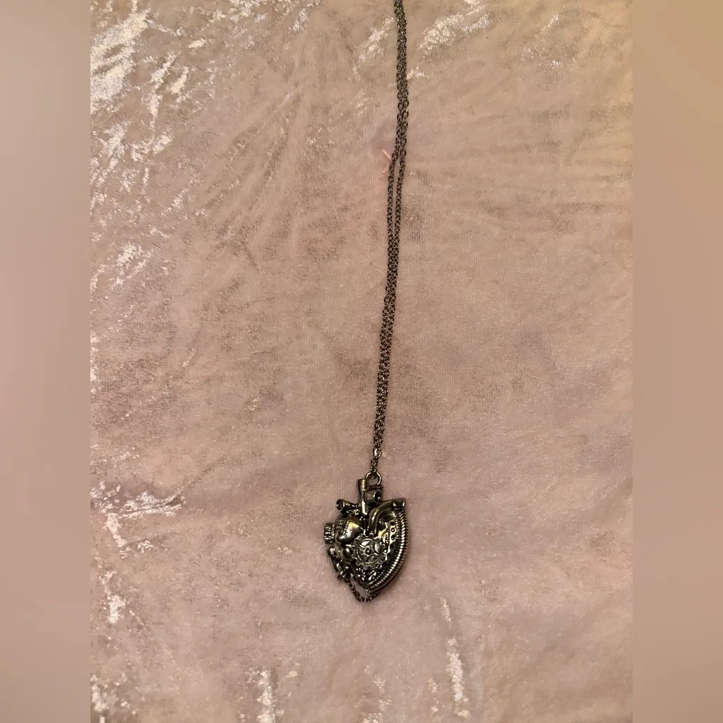 NIB Steampunk Heart Locket Necklace Silver - Image 2