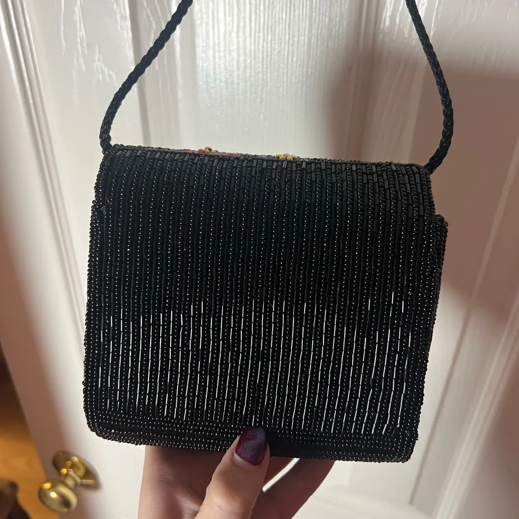 Vintage Y2K/90’s Lord And Taylor Seed Beaded Floral Bag Black Red Shoulder Strap - Image 4
