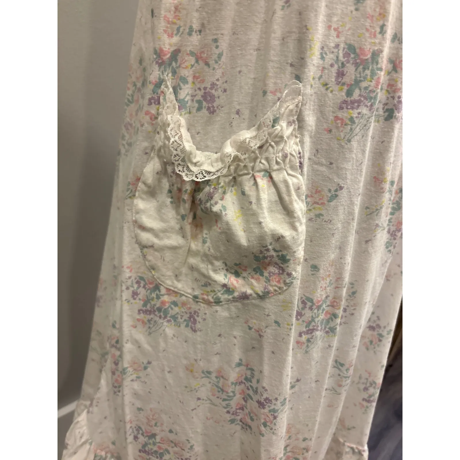 Vintage Eileen West Floral Nightgown Lace Trim Smocked Bodice Pearl Accents White Size M - Image 2