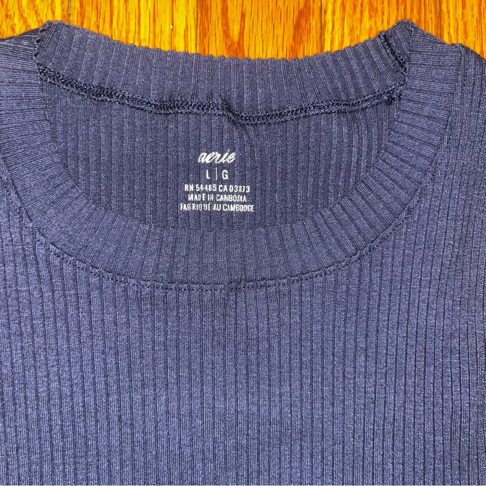 Aerie navy ribbed tank size large - Image 3