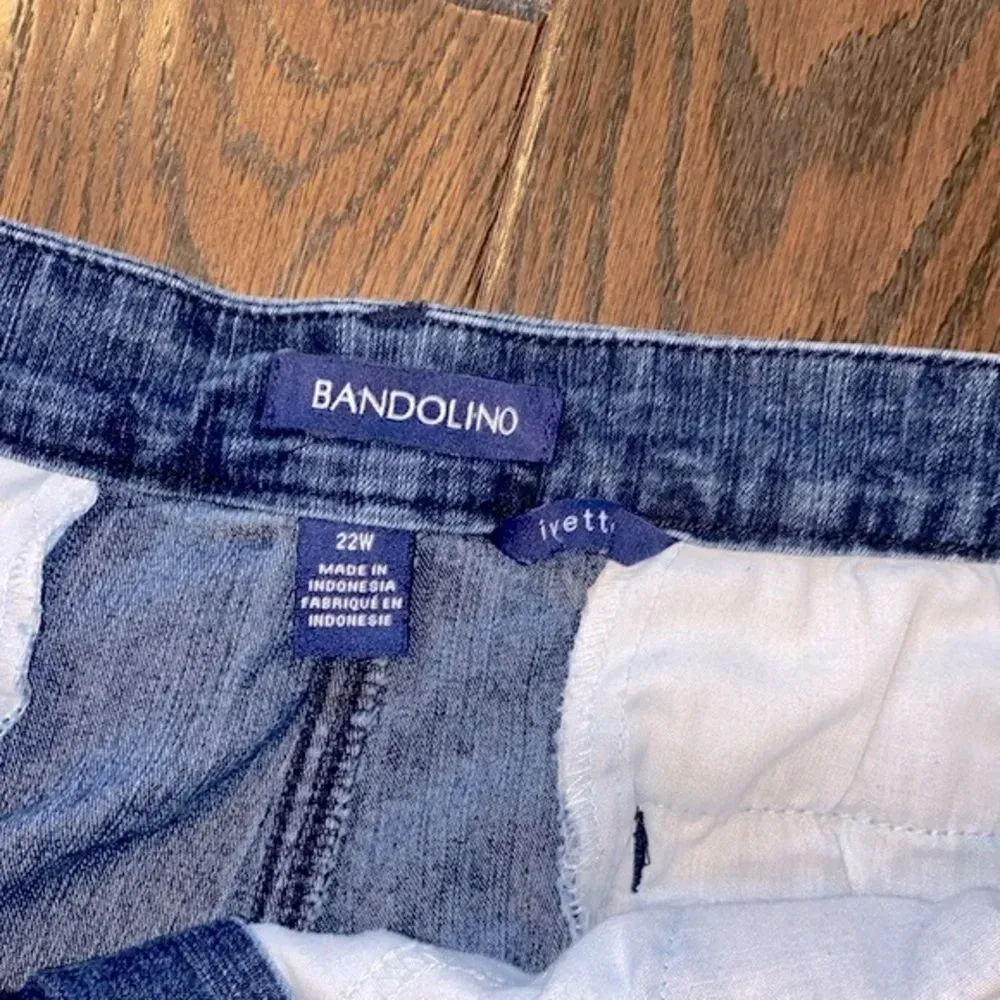 Bandolino jean shorts size 22 - Image 4