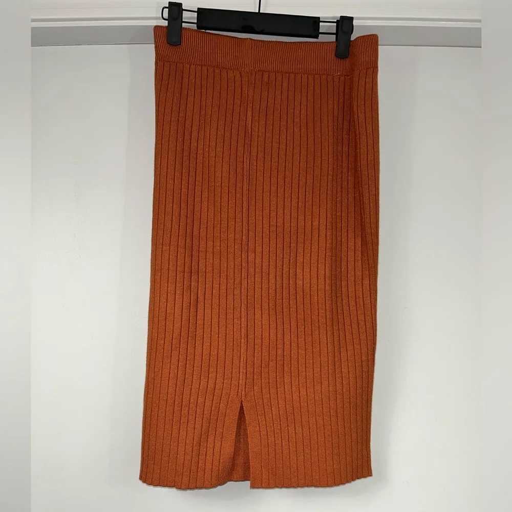 NWT Kate Kasin Ribbed Pencil Sweater Skirt Size Medium - Image 3