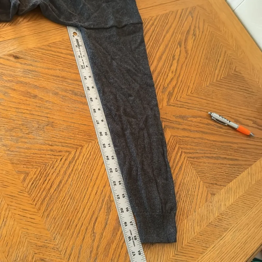 Old Navy V neck long sleeve shirt - Image 7