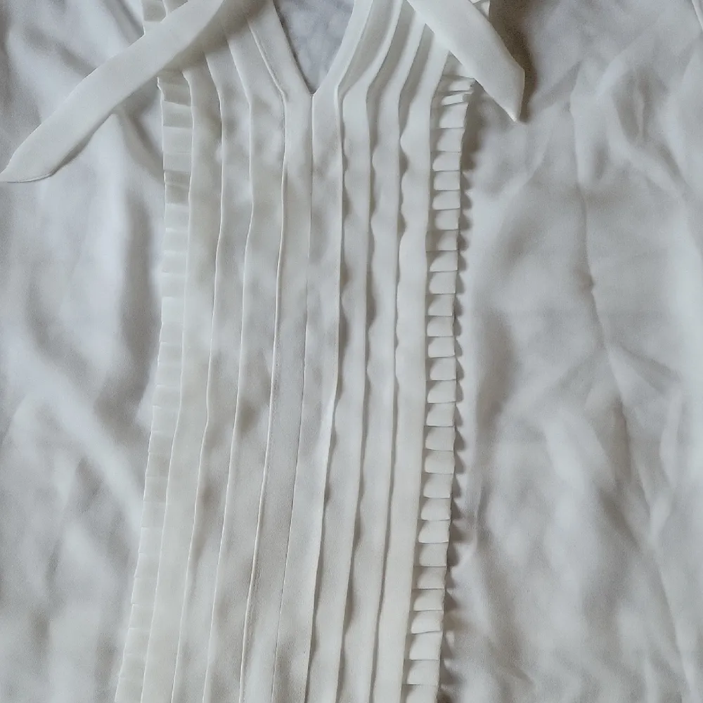 Frame Denim White Pleated Blouse with Bib Collar - Image 8