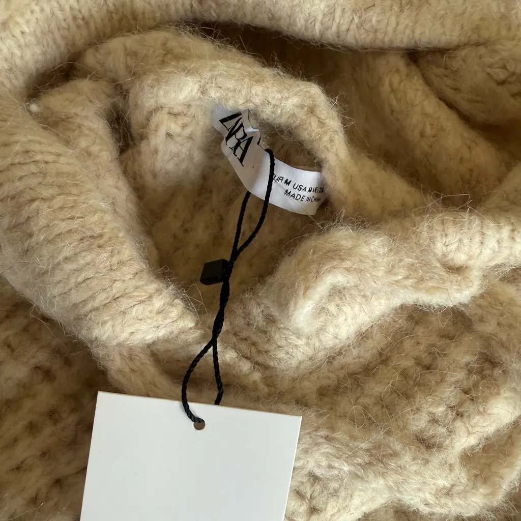 NWT ZARA Hooded Short Sleeve Sweater Vest Chunky Minimalist Bloggers Fave Medium - Image 6