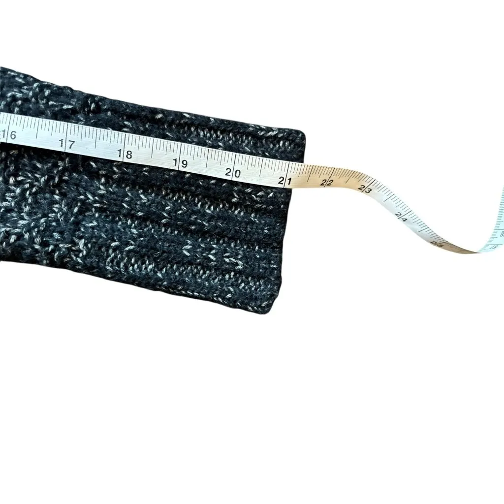 Victoria Secret Women's Black Speckled White Knitted Sweater - Image 6