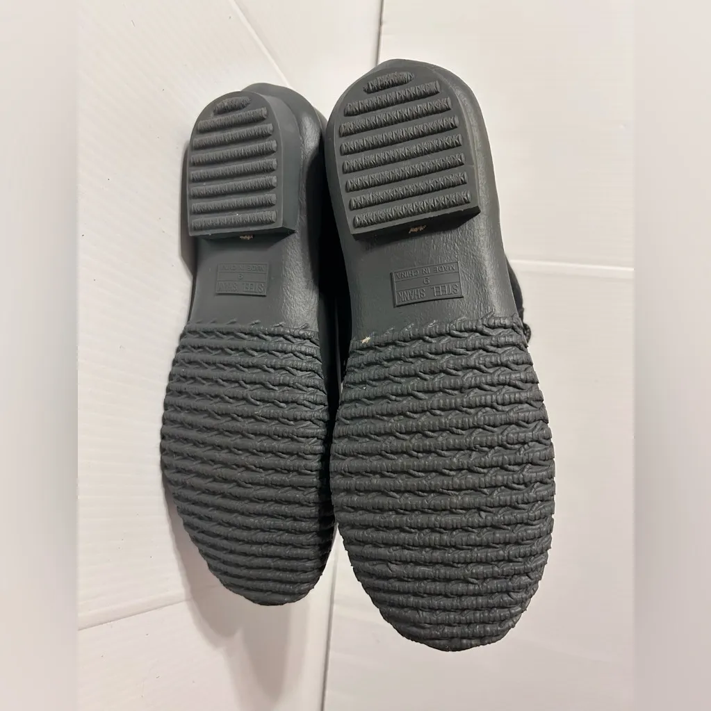 G.H. Bass & Co. black leather rubber duck winter snow boots women size 9 M - Image 9