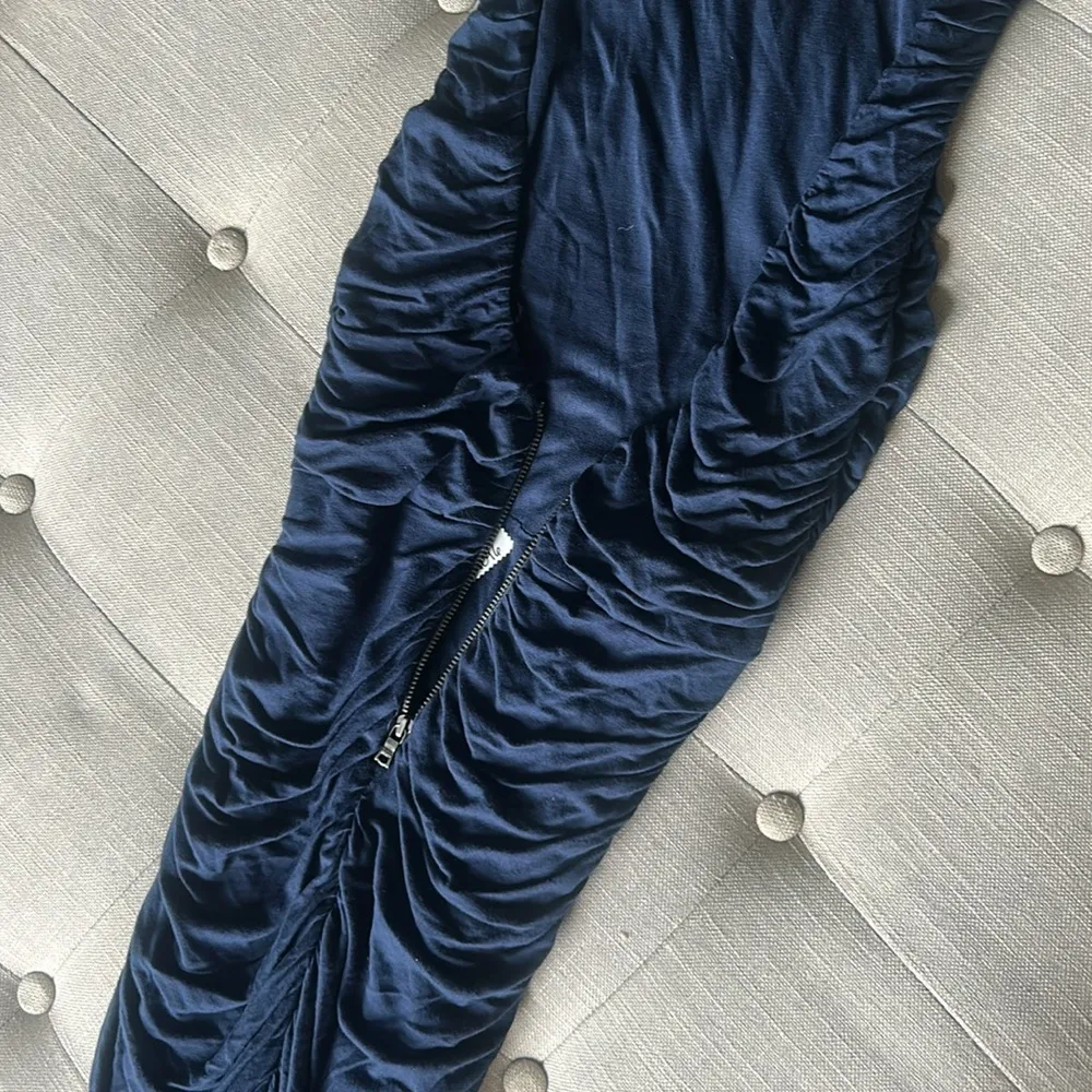 Alice + Olivia Navy Blue Ruched Midi Dress Size 4 - Image 5