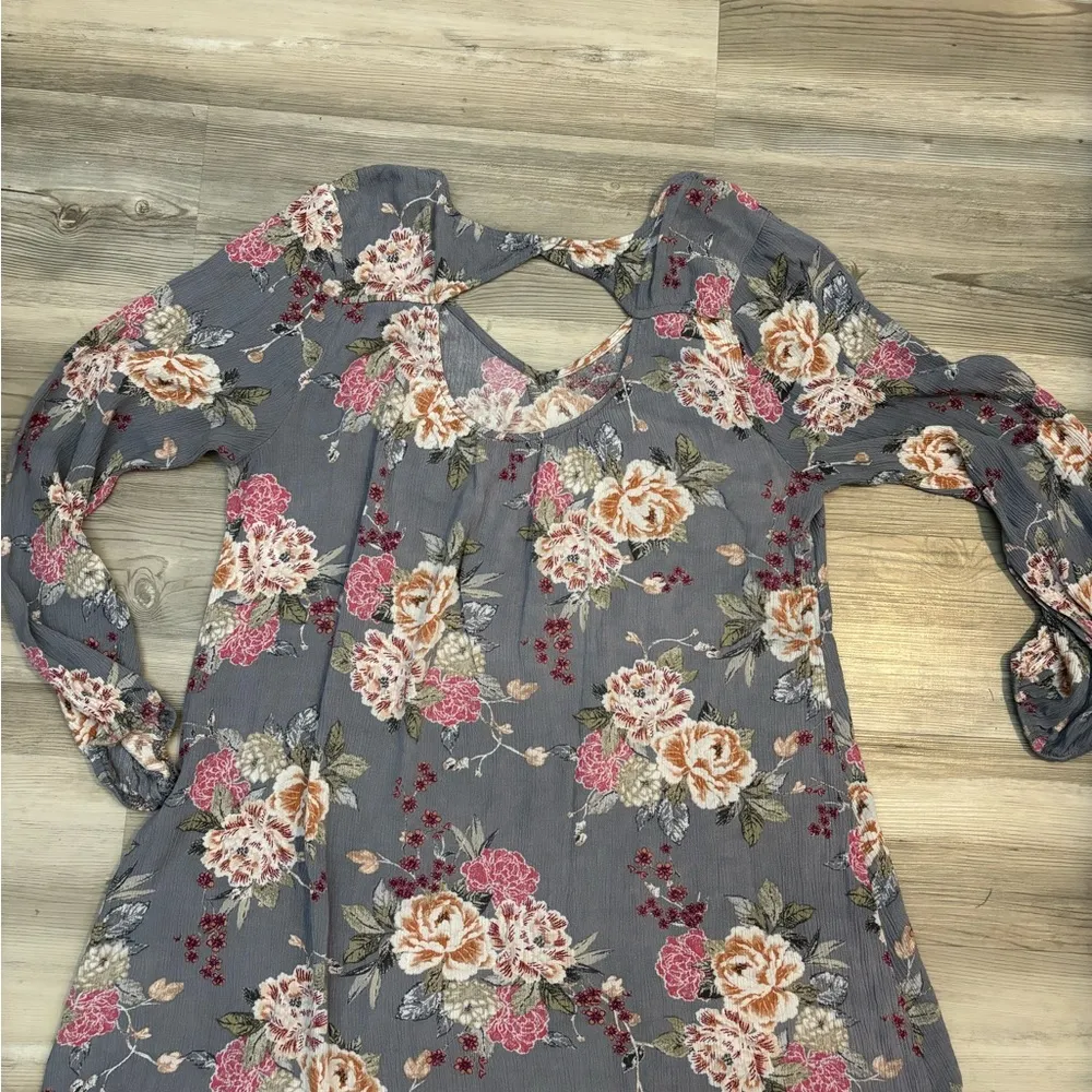 bebop XL, gray base with floral pattern, long sleeve flowy tunic - Image 2