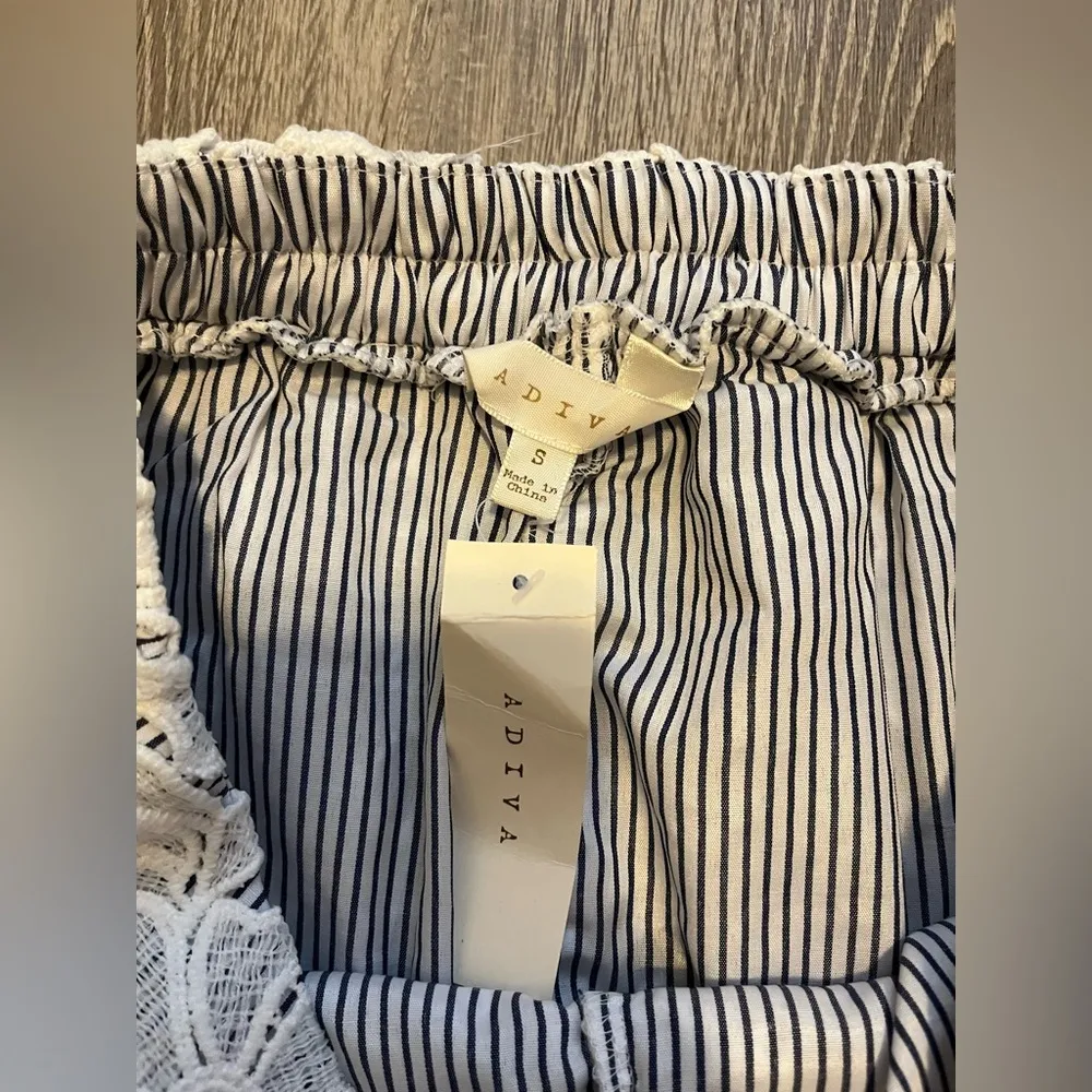 Adiva Lace Shorts Women’s Size S Floral Striped Scalloped Crochet Overlay NWT - Image 2