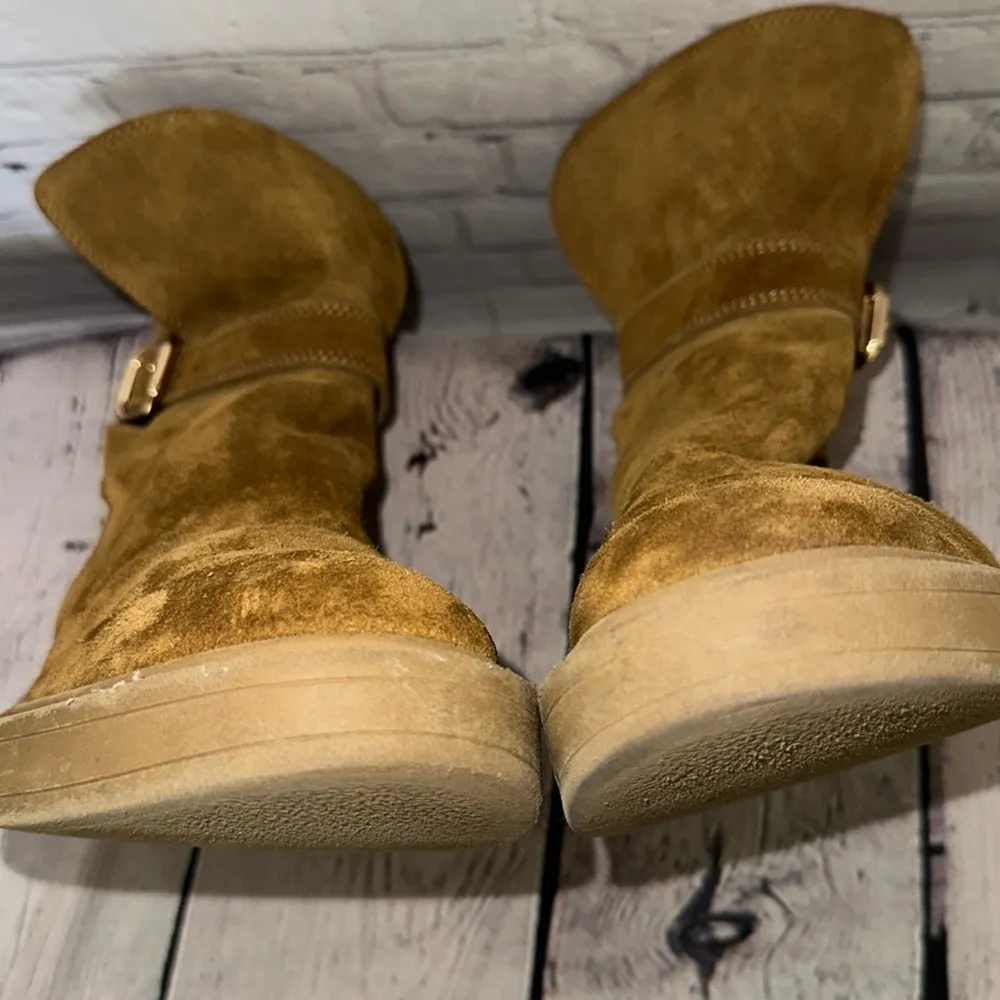 Woman’s US size 8.5 Genuine Suede and Faux Fur Boots - Image 11