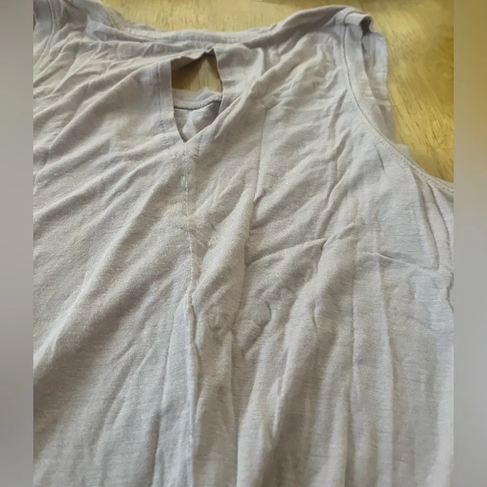 Halogen sleeveless tank top with keyhole at the back, size small - Image 3