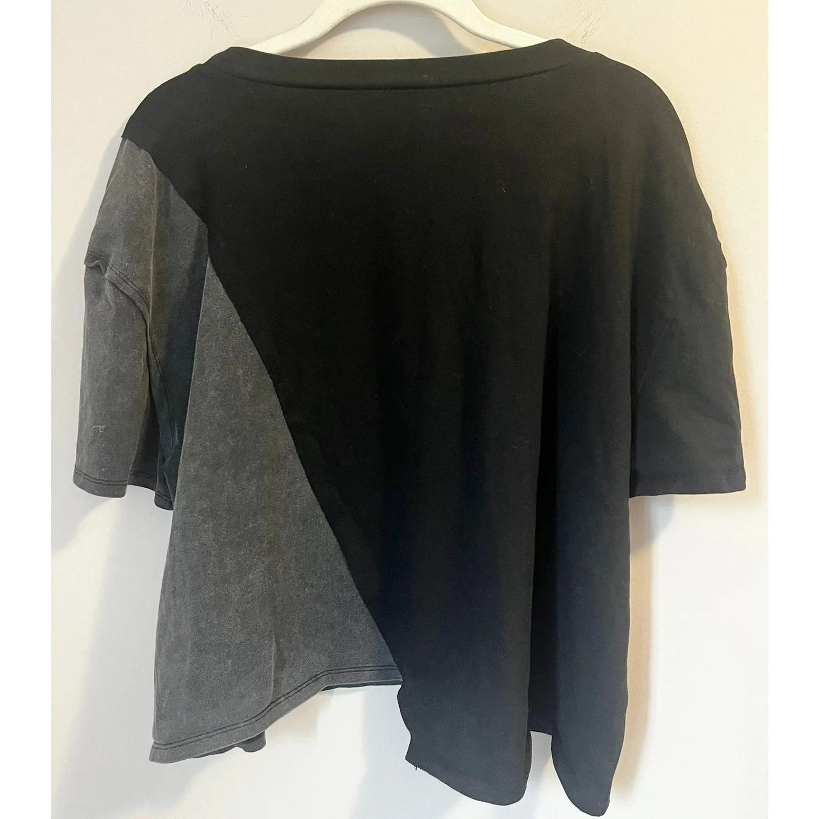 Akira Look This Way Graphic Tee in Black and Dark Grey Women's sz. L - Image 4