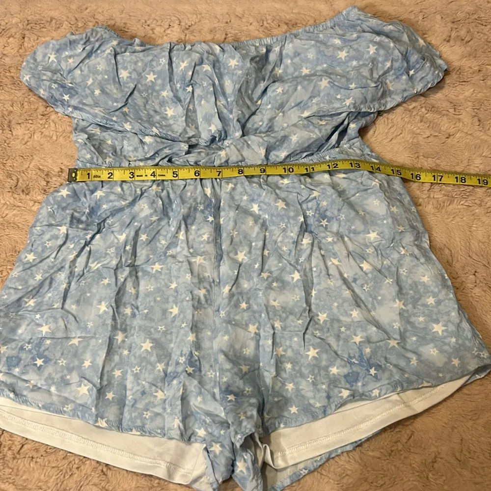Star print romper in size L Size L - Image 3