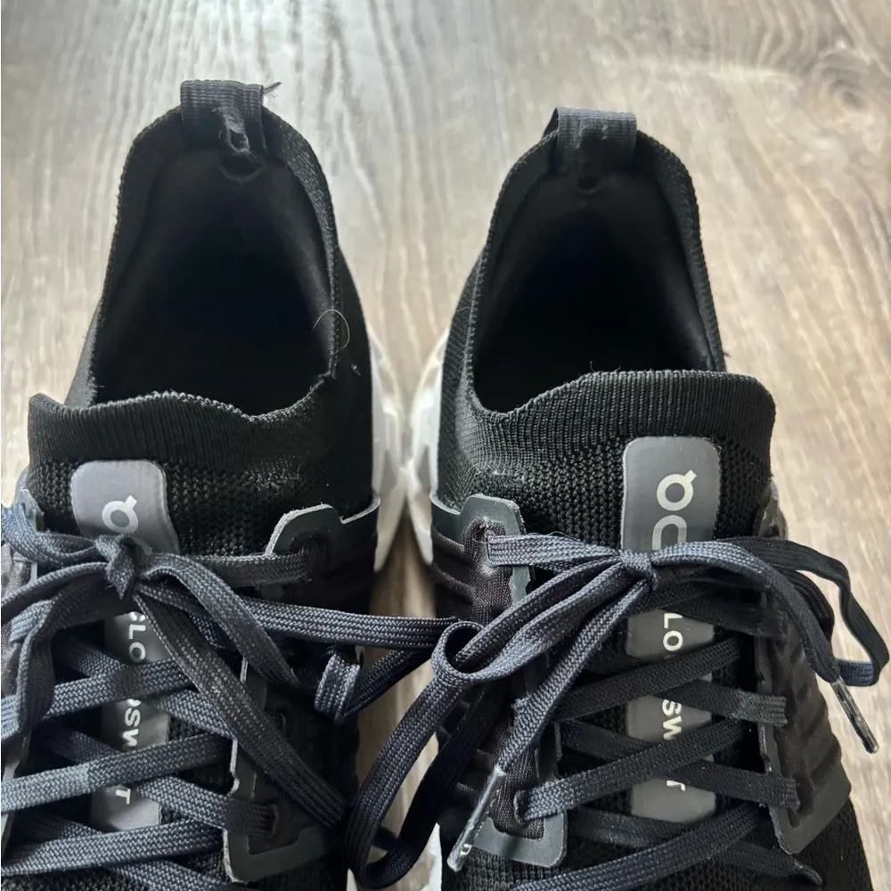 On Running Black and White Sneakers Size 9 - Image 3