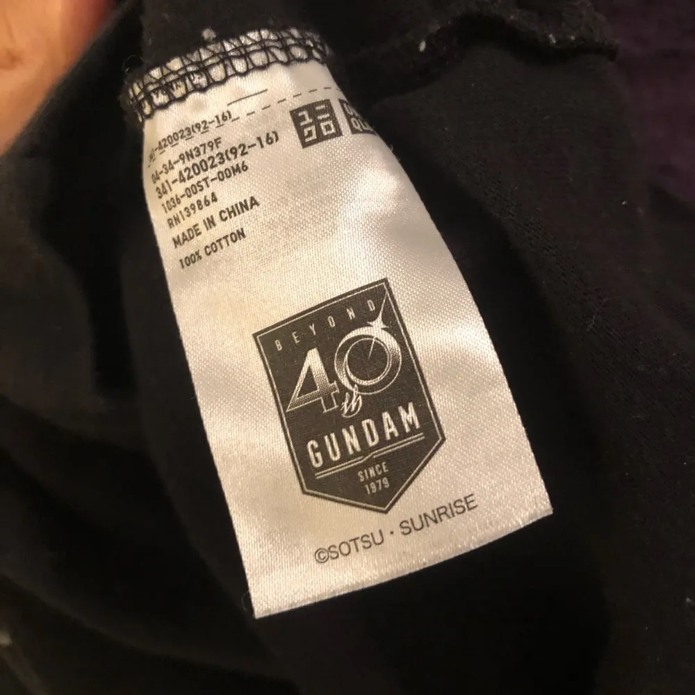 RARE! Limited edition of GUNDAM 40th Anniversary UT Moblie suit Gundam T-shirt - Image 9