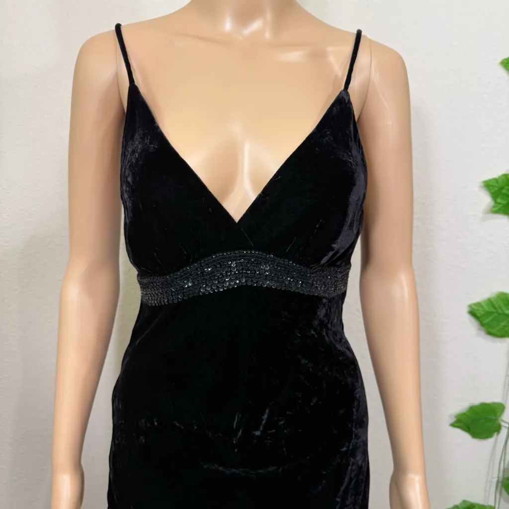 Elegant Black Velvet Top Express - Image 6