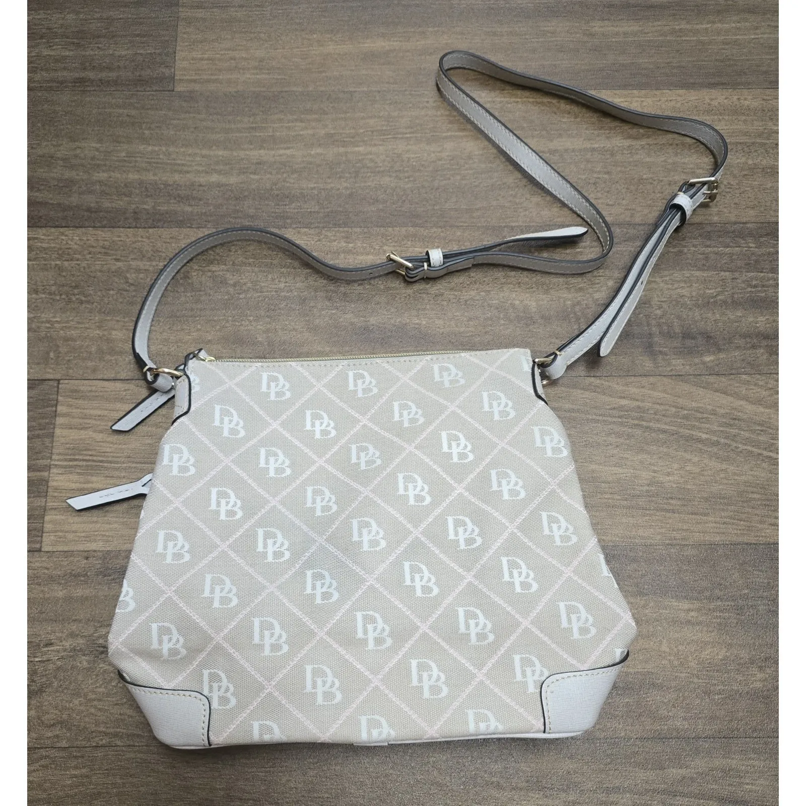 Dooney & Bourke Womens Crossbody‎ Maxi Quilt Purse Logo Handbag Taupe Pink - Image 4