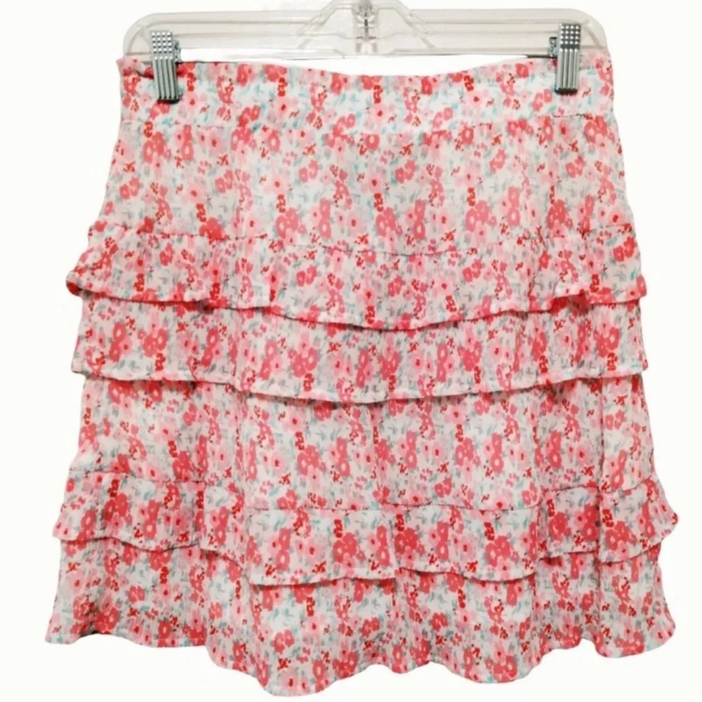 NWT Lulus flower and glory white floral print pleated tiered mini skirt , size L - Image 4