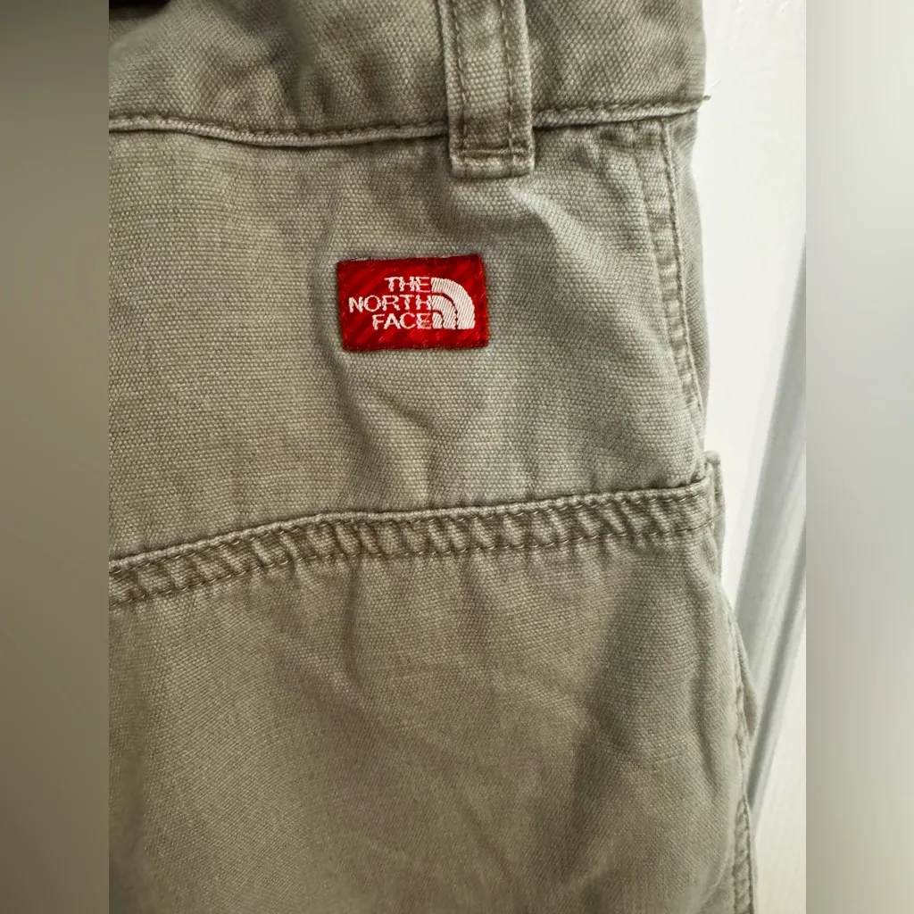 The North Face Women's 6 inch Khaki Tan Cotton Hiking Shorts Size 16 - Image 5