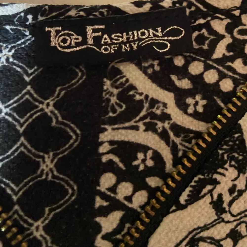 Top Fashion of NY Sz LG black white Tank Top sleeveless zipper front GUC shirt - Image 5