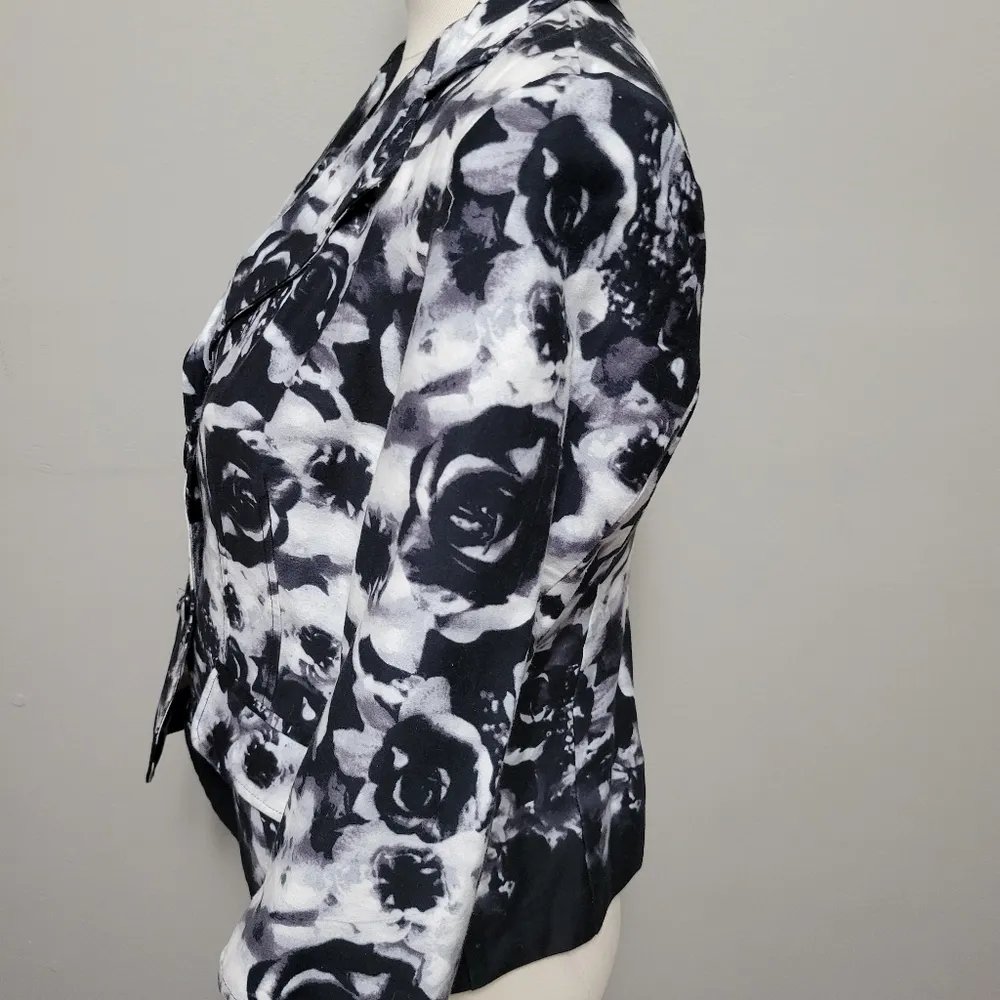 Nue Options abstract floral blazer size mp - Image 3