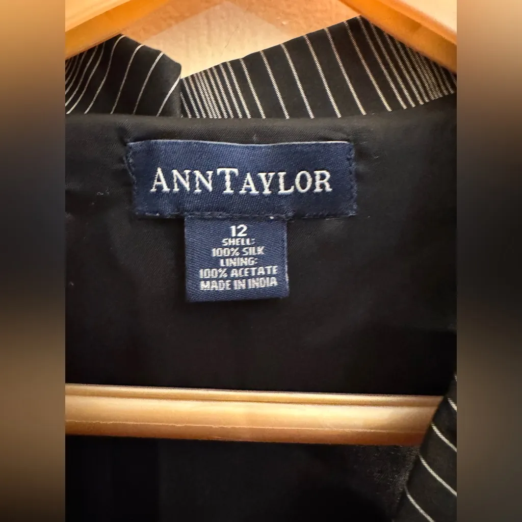 Vintage Ann Taylor Silk Sleeveless Vest Blouse Black/Silver Stripe Size 12 Y2K - Image 2